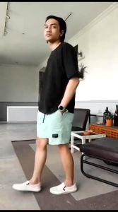 CELANA PENDEK PRIA BOARDSHORT PREMIUM SANTAI\\n\\n Apa Itu Celana Pendek Pria Premium?\\nCelana pendek pria premium adalah pakaian santai yang dirancang khusus untuk pria yang ingin menampilkan penampilan sporty dan nyaman saat melakukan aktivitas outdoor. Celana pendek pria premium biasanya terbuat dari bahan berkualitas tinggi yang memberikan kenyamanan maksimal saat digunakan.\\n\\n Celana Pendek Pria untuk Aktivitas Outdoor\\nCelana pendek pria premium sangat cocok untuk digunakan saat melakukan aktivitas outdoor seperti berenang, surfing, hiking, dan lain-lain. Desain dan bahan yang digunakan dalam celana pendek pria premium dirancang untuk menyesuaikan dengan kebutuhan aktivitas outdoor, sehingga memastikan kenyamanan maksimal bagi penggunanya.\\n\\n Desain Sporty Celana Pendek Pria\\nCelana pendek pria premium biasanya memiliki desain sporty yang menampilkan gaya modern dan elegan. Desain ini tidak hanya memberikan penampilan yang menarik, tetapi juga memastikan kenyamanan maksimal saat digunakan.\\n\\n Bahan Nyaman untuk Celana Pendek Pria\\nCelana pendek pria premium terbuat dari bahan berkualitas tinggi yang dirancang untuk memberikan kenyamanan maksimal saat digunakan. Bahan yang digunakan biasanya memiliki sifat yang dapat menyerap keringat dan cepat kering, sehingga memastikan pengguna tetap nyaman saat melakukan aktivitas outdoor.\\n\\n Mengapa Memilih Celana Pendek Pria Boardsort?\\nCelana pendek pria boardsort adalah salah satu jenis celana pendek pria premium yang sangat populer di kalangan pria. Berikut adalah beberapa alasan mengapa Anda harus memilih celana pendek pria boardsort:\\n\\n Kelebihan Celana Pendek Pria Boardsort\\n- Desain sporty yang menampilkan gaya modern dan elegan\\n- Bahan berkualitas tinggi yang memberikan kenyamanan maksimal saat digunakan\\n- Cocok untuk digunakan saat melakukan aktivitas outdoor seperti berenang, surfing, hiking, dan lain-lain\\n\\n Perawatan Mudah untuk Celana Pendek Pria Boardsort\\nCelana pendek pria boardsort mudah dirawat dan tahan lama. Anda hanya perlu mencuci dengan air dingin dan menjemur di tempat teduh agar warna tidak pudar.\\n\\n Rekomendasi Celana Pendek Pria Boardsort untuk Aktivitas Outdoor\\nBerikut adalah beberapa rekomendasi celana pendek pria boardsort yang cocok untuk digunakan saat melakukan aktivitas outdoor:\\n- Celana pendek pria boardsort dengan desain sporty dan bahan berkualitas tinggi\\n- Celana pendek pria boardsort dengan warna dan motif yang menarik\\n- Celana pendek pria boardsort dengan ukuran dan fit yang sesuai dengan tubuh Anda\\n\\n Bagaimana Memilih Celana Pendek Pria Boardsort yang Tepat?\\nBerikut adalah beberapa tips untuk memilih celana pendek pria boardsort yang tepat:\\n\\n Ukuran dan Fit Celana Pendek Pria Boardsort\\nPastikan ukuran dan fit celana pendek pria boardsort sesuai dengan tubuh Anda. Jika terlalu ketat atau terlalu longgar, akan mengganggu kenyamanan saat digunakan.\\n\\n Warna dan Motif Celana Pendek Pria Boardsort\\nPilih warna dan motif celana pendek pria boardsort yang sesuai dengan selera Anda. Anda bisa mencoba berbagai warna dan motif untuk mendapatkan penampilan yang menarik.\\n\\n Harga dan Kualitas Celana Pendek Pria Boardsort\\nPilih celana pendek pria boardsort dengan harga dan kualitas yang sesuai dengan budget Anda. Pastikan Anda mendapatkan kualitas terbaik dengan harga yang wajar.\\n\\n Kesimpulan\\nCelana pendek pria boardsort adalah pilihan tepat untuk pria yang ingin menampilkan penampilan sporty dan nyaman saat melakukan aktivitas outdoor. Dengan memilih celana pendek pria boardsort yang tepat, Anda akan mendapatkan kenyamanan maksimal saat melakukan aktivitas outdoor.\n}