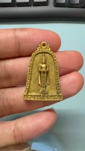 เหรียญหล่อระฆังคว่ำ หลวงพ่อบ้านแหลม เนื้อทองระฆัง วัดเพชรสมุทรวรวิหาร จ.สมุทรสงคราม ปี ๒๕๓๘ #รับประกันพระแท้