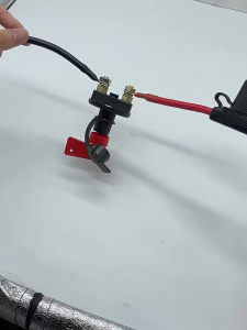Universal 12V/24V Car Battery Disconnect Switch Heavy Duty Battery Kill Switch Power Cut Off Master Isolator Anti-Leakage Switch with Key for Truck Auto Boat [150A M8 / 300A M10]