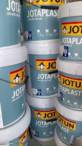 Sơn nội thất JOTUN JOTAPLAST WHITE (5lít-17lít). Dễ thi công và có độ che phủ tốt.