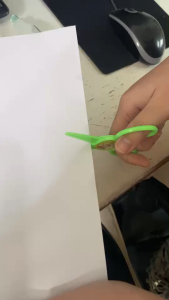 กรรไกร สำหรับเด็ก เซฟตี้หัวใจ พลาสติก ตัดกระดาษได้จริง ไร้คม เด็กใช้ได้ สีสันสวยงาม น่ารักคละสี กรรไกรของเล่น เด็ก YC