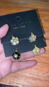 Blossom Luxe A374 | Anting Bunga Kristal Variasi Crystal & Black