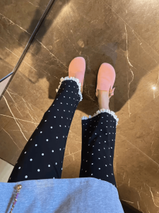 กางเกงลำลองผู้หญิงเอวสูง ทรงขาบาน ลายจุด ขอบลูกไม้ ยืดหยุ่นสูง กางเกงขายาวทรงตรง สไตล์เกาหลี ฤดูใบไม้ร่วง 2024