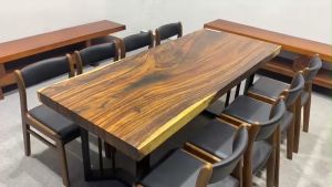 Bàn Ăn Gỗ Me Tây Nguyên Khối Màu Đậm Tự Nhiên Vân Lựa