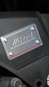 Arumi ARM Tire Hugger Emblem Plate Aluminum Full CNC For Honda Click 125i/150i 80×45×2mm Included Screws Premium Detail