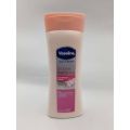 Vaseline healthy bright UV extra brightening gluta glow 200 ml Vaseline body lotion pemutih badan alami anti UV lotion anti UV sunscreen kulit tubuh. 