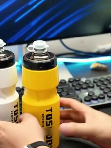 TOSUOD | Bình Nước Thể Thao TOSUOD 750ML Không BPA Chất Liệu PP Chống Rò Rỉ Có Thể Bóp Dành Cho Xe Đạp Leo Núi Xe Đạp Đường Trường Xe Đạp Điện Đi Xe Đạp Cắm Trại Đi Bộ Đường Dài Các Hoạt Động Ngoài Trời