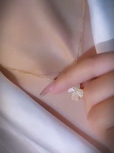 Good 999 Korean Fashion Design Lucky Clover 18K Gold Titanium Steel Cymophane Delicate Petal Necklace N8304