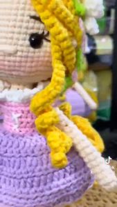 Búp bê Rapunzel tóc mây bằng len móc thủ công – Búp bê công chúa handmade cao 27cm – Quà tặng cho bé – Ami House