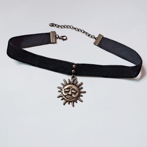 สร้อยคอผ้ากำมะหยี่สไตล์ย้อนยุคสำหรับผู้หญิง สร้อยคอรูปดวงอาทิตย์แบบหนีบ โซ่โลหะผสมสไตล์ปunks ชิ้นเดียว เครื่องประดับแฟชั่น