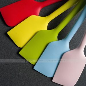 High-Temperature Resistant Silicone Scraper Large Size One-Piece LFGB Certified with Rough Edges for Baking And Cooking