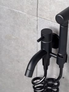 Innohut Two Way Round Copper Tap Bathroom Faucet With Bidet Spray Holder and Spring Hose