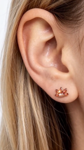 ZS 1 Pc 16G Ear Piercing Maple Leaf Ear Stud M0.9 Internal Thread Stud Earring Flat Back Lip Piercing Conch Earring