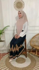 Sarung Santri Putri Katun Goyor Printing Batik Hitam Putih