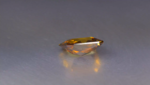 อัญมณีหลวม Fancy Zircon สีน้ำตาลทอง 5.94 กะรัต สำหรับทำเครื่องประดับ