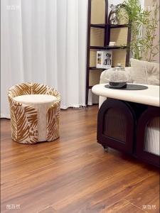 Luxurious Minimalist Creative Stool