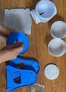 เครื่องบดน้ำแข็งเครื่องทำน้ำแข็งไสแบบพกพาเครื่องปั่นแบบแมนนวลขนาดเล็กใช้ในครัวเรือนฤดูร้อน