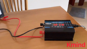 Inverter Frekuensi Tinggi Daya Puncak Gelombang Sinus Terkoreksi Daya Puncak 4000W DC 12V ke AC 220V Pengisi Daya Mobil dengan Layar 2.1A Port USB Ganda