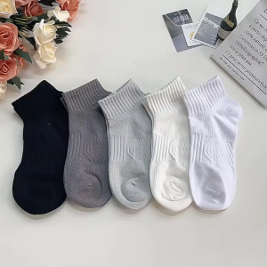 CEEKEY ถุงเท้าผู้ชายฤดูใบไม้ผลิและฤดูร้อนกีฬาถุงเท้าผ้าฝ้ายสีทึบถุงเท้าสั้นถุงเท้าผู้ชายเรียบง่ายถุงเท้าดูดซับเหงื่อตาข่ายระบายอากาศนวดด้านล่าง