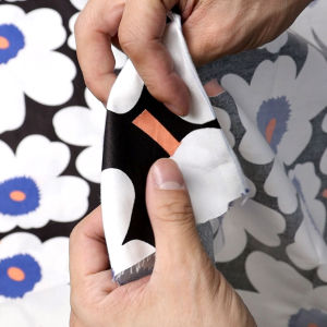 ผ้าคอตต้อนอย่างดี 100% ลายดอกป๊อปปี้ หน้ากว้าง 65 นิ้ว ผ้าเมตร ผ้าหลา