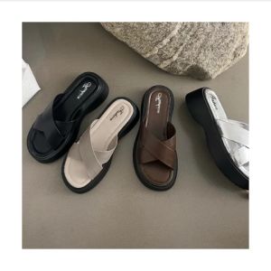 Psion สินค้าพร้อมส่ง รองเท้าแตะสำหรับคุณผู้หญิง ดีไซน์รองเท้าเสริมส้นมาให้ตามเทรนสุดในช่วงนี้ สีเงินเมทัลลิคเก๋ม ห้ามพลาด