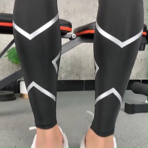 Running Calf Sleeves for Men and Women Reflective Leg Compression Sleeve Shin Splint Brace Support for Leg Pain Relief Cramp Varicose Veins Compression Socks for Runners Cycling Hiking