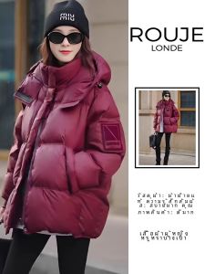ROUJE LONDE เสื้อแจ็คเก็ตผ้าฝ้ายสีแดงสำหรับผู้หญิง ทรงหลวม อบอุ่น หนา ฤดูหนาว 2025 แฟชั่นสตรีท ทรงหลวม แขนยาว ปกสั้น
