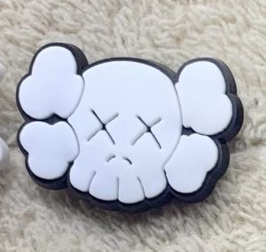 JBB -🌈🍄🍭🎊 Shoe Charm “ KAWS “  👠🌈🤖 ตัวติดรองเท้ามีรู “ ควอส์ ” น่ากลัวจะหลงรัก^^ จัดไปเกร๋ๆ