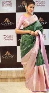 Presenting Enchanting Yet Breathable Organic Banarasi Sarees For Intimate And Big Fat Indian Weddings That Are Light On Your Skin And Uplift Your Wedding Shenanigans.* FABRIC : SOFT LICHI SILK CLOTH DESIGN : BEAUTIFUL RICH PALLU AND JACQUAR