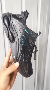 Sepatu Pria Sneakers Olahraga New Model Terbaru 100% Original Asli Import Premium Quality Kasual Formal Sporty Outdoor Running Shoes Style Trendy Kekinian Cowok Bergaya Keren Anti Slip Bahan Mesh Empuk Nyaman Dipakai -SR10