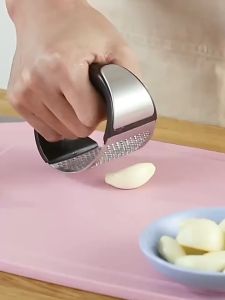 เครื่องมือบดกระเทียม ด้วยมือสแตนเลสที่กระเทียมด้วย ราคา 430 บาท #D-0024