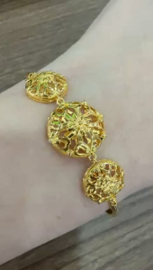 Poh Heng Jewellery 22K Legacy Peony Bangle in Yellow Gold