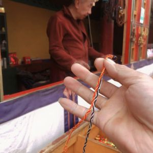 สร้อยข้อมือไหม 9 รู 2 มม. ด้ายบาง ทำมือ ไม่มีที่สิ้นสุด อุปกรณ์ทำเครื่องประดับ สร้อยข้อมือ สร้อยข้อมือแฟชั่น เครื่องประดับ