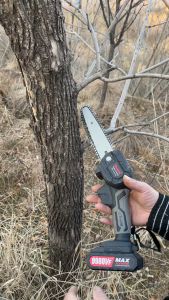 QS TOOLS 6 นิ้ว เลื่อยโซ่พกพา เลื่อยไฟฟ้าไร้สาย เครื่องตัดไม้ไร้สาย เลื่อยตัดกิ่งไม้แบตเตอรี่ เลื่อยไฟฟ้าตัดกิ่งไม้ เลื่อยโซ่ เลื่อยโซ่เลื่อยไฟฟ้าChainsaw logging saw ไม่ต้องติดตั้ง มาพร้อมกล่องพลาสติก