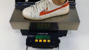 กล่องใส่ฟิล์มถนอมอาหาร ขนาด 1-18 นิ้ว C10 เป็นสแตนเลสอย่างดีเนื้อหนา ไม่บาดมือ คนเหยียบได้ 130 ก.ก. แท่นใส่ฟิล์ม