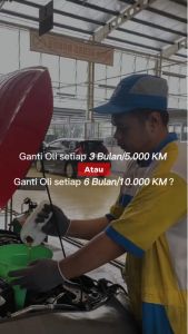 Oli Mesin Shell Helix City 0W-20 4L Bensin Sintetis 4Liter 0W20\\n\\n Apa itu Oli Mesin Shell Helix City 0W-20?\\n\\nOli mesin Shell Helix City 0W-20 adalah oli bensin sintetis 4 liter yang dirancang khusus untuk kendaraan bensin. Dengan kualitas tinggi dan komposisi yang tepat, oli mesin Shell Helix City 0W-20 memberikan perlindungan optimal bagi mesin kendaraan Anda.\\n\\n Komposisi Oli Mesin Shell Helix City 0W-20\\n\\nOli mesin Shell Helix City 0W-20 terbuat dari bahan sintetis berkualitas tinggi yang dirancang untuk memberikan perlindungan maksimal pada mesin kendaraan Anda. Oli ini mengandung campuran bahan dasar yang diproses secara khusus untuk memberikan kinerja yang lebih baik dibandingkan dengan oli mineral biasa.\\n\\n Kelebihan Oli Mesin Shell Helix City 0W-20\\n\\nOli mesin Shell Helix City 0W-20 memiliki beberapa kelebihan yang membuatnya menjadi pilihan yang tepat untuk kendaraan bensin Anda:\\n\\n- Perlindungan optimal pada suhu rendah dan tinggi\\n- Meningkatkan efisiensi bahan bakar\\n- Mencegah pembentukan karat dan korosi pada mesin\\n- Membantu menjaga kinerja mesin dalam jangka panjang\\n\\n Cara Menggunakan Oli Mesin Shell Helix City 0W-20 dengan Benar\\n\\nUntuk mendapatkan hasil terbaik dari oli mesin Shell Helix City 0W-20, penting untuk menggunakan dan menyimpannya dengan benar.\\n\\n Langkah-langkah Mengganti Oli Mesin Shell Helix City 0W-20\\n\\nBerikut adalah langkah-langkah yang perlu Anda ikuti saat mengganti oli mesin Shell Helix City 0W-20:\\n\\n1. Pastikan mesin kendaraan Anda dingin sebelum memulai proses penggantian oli.\\n2. Letakkan wadah penampungan di bawah kepala filter oli.\\n3. Angkat kepala filter oli dan biarkan oli lama mengalir keluar.\\n4. Bersihkan kepala filter oli dan pasang kembali.\\n5. Tuangkan oli mesin Shell Helix City 0W-20 ke dalam mesin kendaraan Anda sesuai dengan kapasitas yang dianjurkan.\\n6. Periksa kembali tingkat oli setelah mesin kendaraan Anda mati.\\n\\n Tips untuk Menyimpan Oli Mesin Shell Helix City 0W-20\\n\\nUntuk menjaga kualitas oli mesin Shell Helix City 0W-20, pastikan untuk menyimpannya dengan benar:\\n\\n- Simpan oli di tempat yang kering dan teduh.\\n- Jauhkan dari sumber panas atau api.\\n- Tutup wadah oli dengan rapat.\\n\\n Manfaat Menggunakan Oli Mesin Shell Helix City 0W-20\\n\\nMenggunakan oli mesin Shell Helix City 0W-20 memiliki beberapa manfaat yang dapat memberikan keuntungan bagi kendaraan bensin Anda:\\n\\n Perbaikan Kinerja Kendaraan dengan Oli Mesin Shell Helix City 0W-20\\n\\nOli mesin Shell Helix City 0W-20 dapat membantu meningkatkan kinerja kendaraan Anda dengan cara berikut:\\n\\n- Meningkatkan efisiensi bahan bakar\\n- Mencegah pembentukan karat dan korosi pada mesin\\n- Membantu menjaga kinerja mesin dalam jangka panjang\\n\\n Meningkatkan Umur Kendaraan dengan Oli Mesin Shell Helix City 0W-20\\n\\nMenggunakan oli mesin Shell Helix City 0W-20 dapat membantu meningkatkan umur kendaraan Anda dengan cara berikut:\\n\\n- Mencegah kerusakan mesin akibat suhu tinggi atau rendah\\n- Membantu menjaga kinerja mesin dalam jangka panjang\\n- Meningkatkan efisiensi bahan bakar\\n\\nDengan menggunakan oli mesin Shell Helix City 0W-20, Anda dapat yakin bahwa kendaraan bensin Anda akan mendapatkan perlindungan optimal dan kinerja maksimal.\"