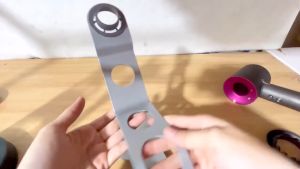 Kệ đỡ lưu trữ máy sấy tóc dyson supersonic để bàn màu bạc sang trọng