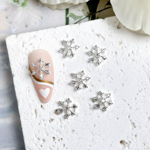 30PCS Multiple Style Delicate Alloy Snowflake Nail Charms Creative Light Luxury Gold Silver Snowflake Nail Art Decorations DIY