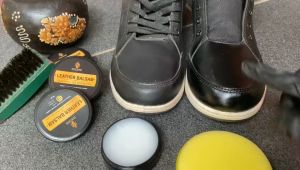Semir Sepatu Kulit Pantofel Leather Balsam Wax 50g Kami Clean
