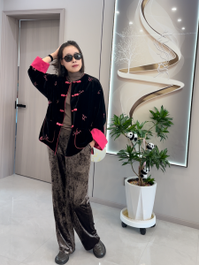 High-End New Chinese Style Womens Jacket Autumn Plum Red Button Embroidered Velvet Top plus Size Traditional Costume