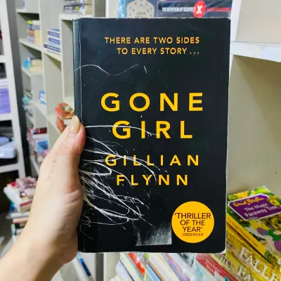 PRELOVED AUTHENTIC GONE GIRL BY GILLIAN FLYNN