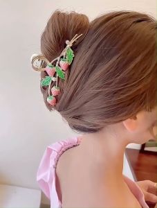 Korean New Strawberry Grab Clips Women Elegant Metal Crab Hair Clips Girls Hair Accessories Hairstyle Making Accessories