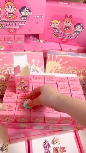 พร้อมส่งจากไทย (ยกกล่อง 24 สุ่ม) กล่องสุ่มพวงกุญแจ ลายการ์ตูน 1 กล่อง บรรจุ 24 สุ่ม มีหลายแบบ พวงกุญแจการ์ตูน