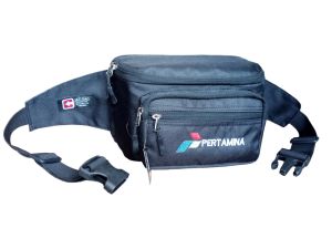 Tas operator SPBU PERTAMINA