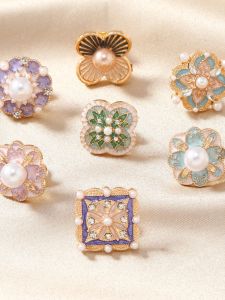 Chinese Style Han Costume Horse-Face Skirt Accessories Imitation Enamel Glaze and Colours Collar Pin Clasp Womens Fashion Tape Temperament Shirt Pearl Badge