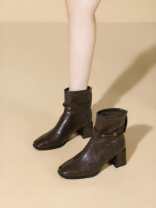 Josiny | Rough Heel Square Toe Chelsea Boots Brown