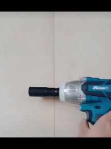 คุณภาพสูง 4400N / M 1288V ประแจไฟฟ้าไฟฟูเสริมความแข็งแกร่ง แรงบิดสูง แบต Li-ion