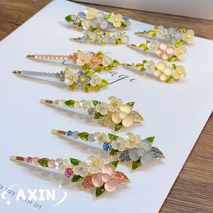 Fashionable Small Flower Hair Clips Elegant Hair Accessories Pearl Look-alike Hair Grips Hair Jewelry for Women