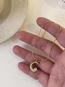 Ladamas Kalung Titanium Liontin Bulan Sabit Dengan Permata Berkilau Mewah KT139