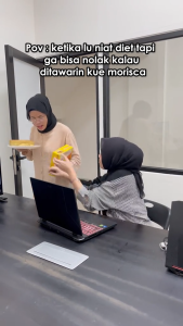 Camilan Makanan Kue Lapis Legit / Layer Cake Morisca 500 Gr dan 365 Gr Varian Original Srikaya / Custard Apple Pandan / Screwpine Coklat Kelapa / Coconut Chocolate Durian Monica Box 410 Gr Varian Cokelat / Choco Spesial / Special